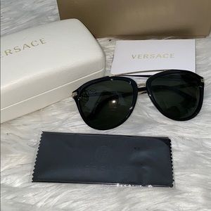 • Unisex Versace Polarized •